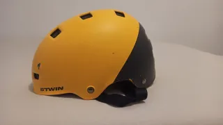 Casco infantil amarillo