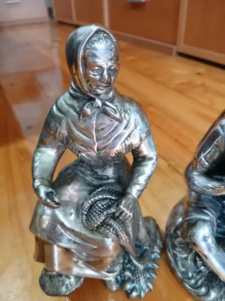 2 Figuras con una aleación de Plata Antigua.