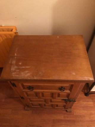 Máquina de coser Singer antigua con rueda y motor