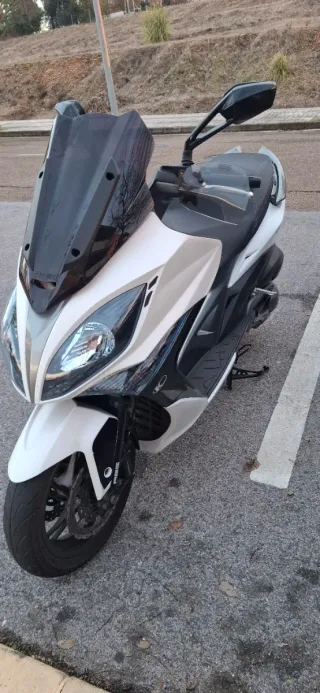 Kymco 400,año 2014,16 000 km.