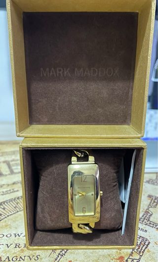 Reloj Mark Maddox Dorado