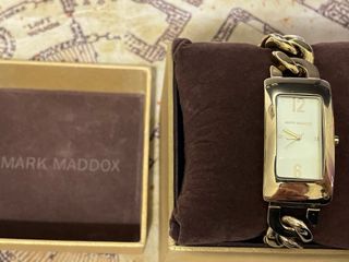 Reloj Mark Maddox Dorado