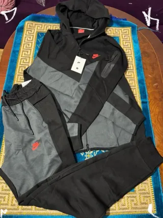 Conjunto Nike Tech Fleece Negro Gris