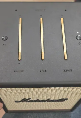 Altavoz Marshall Dorado y Negro