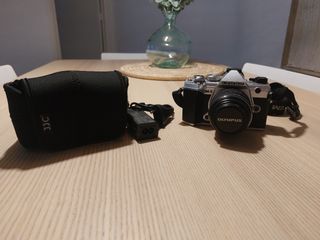 Cámara OM System OM-5 + Lente 14-45mm
