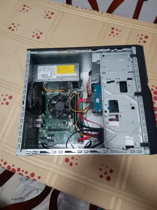 Fujitsu Esprimo i5-7400 8GB RAM 240GB SSD WiFi