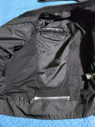 Chaqueta Moto Revit Negra y Blanca