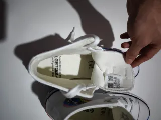 Converse LGBTQIA+ blancas y multicolor. NUEVAS T37