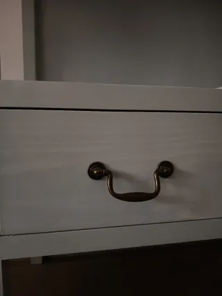 Estantería Kenay Home de madera de pino.