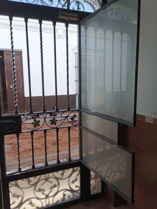 Reja de forja para puerta abatible 654 79 30 07