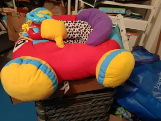 Coche de peluche y juguete Playgro