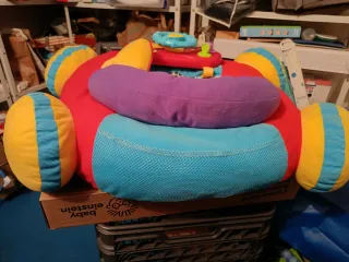 Coche de peluche y juguete Playgro