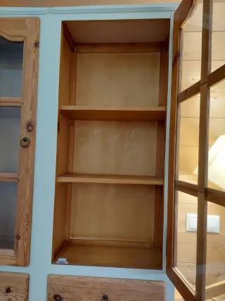 Parte de aparador restaurado