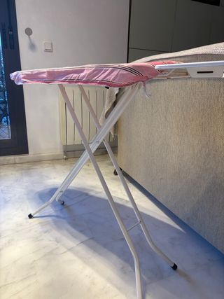 Tabla de planchar con soporte