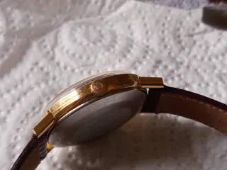 Reloj Omega Automático Dorado Beige