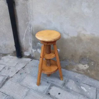 Taburete madera maciza antiguo carpintero