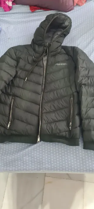 Chaqueta verde con capucha