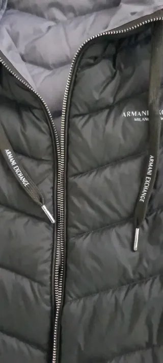 Chaqueta verde con capucha