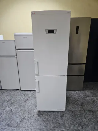 Nevera blanca de dos puertas