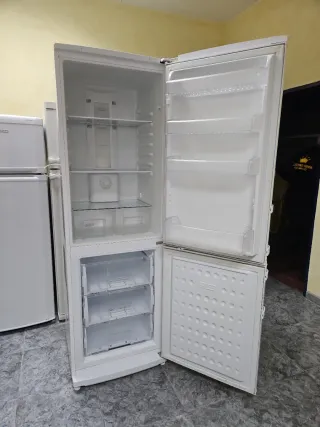 Nevera blanca de dos puertas