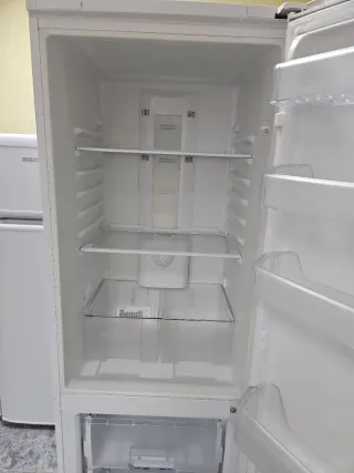 Nevera blanca de dos puertas