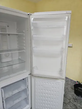 Nevera blanca de dos puertas