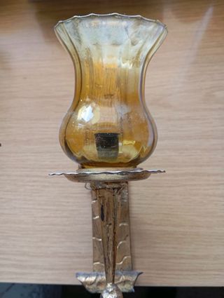 Lámpara de pared antigua dorada