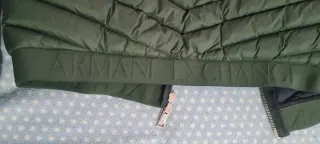 Chaqueta verde acolchada con cremallera