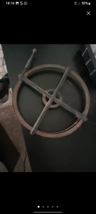 Devanador de madera y metal antiguo