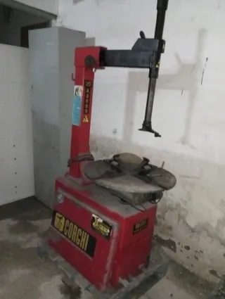 Máquina Montaje Neumático Corchi funciona perfecta