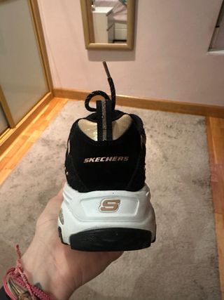Zapatillas Skechers Negras y Doradas