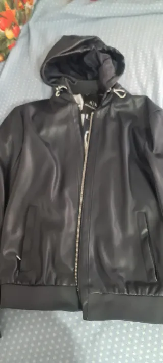 Chaqueta Armani Exchange Negra con Capucha