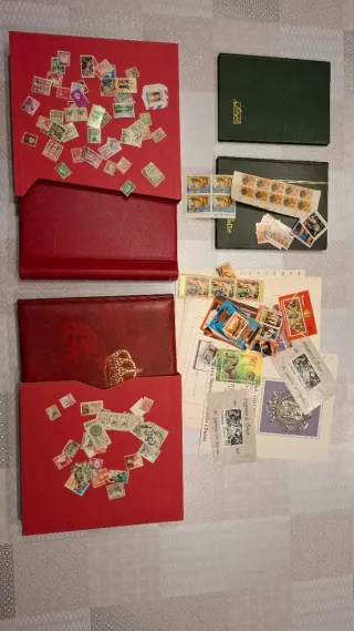 Álbumes de Filatelia(Leuchtturm y Edifil) + Sellos