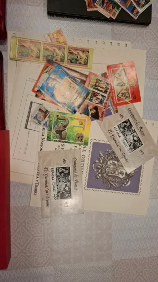 Álbumes de Filatelia(Leuchtturm y Edifil) + Sellos