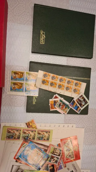 Álbumes de Filatelia(Leuchtturm y Edifil) + Sellos