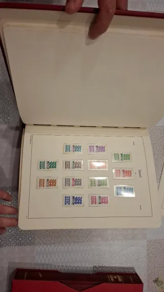 Álbumes de Filatelia(Leuchtturm y Edifil) + Sellos