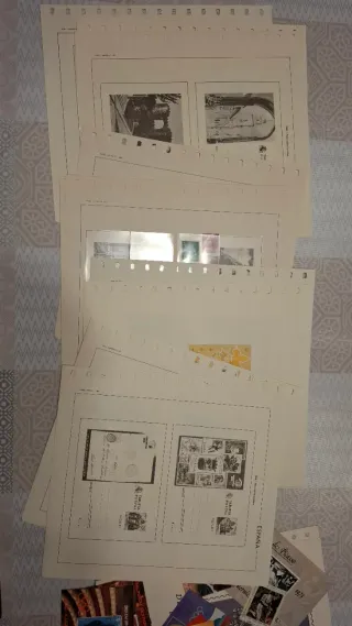 Álbumes de Filatelia(Leuchtturm y Edifil) + Sellos