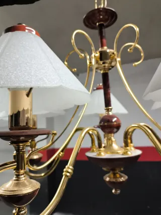 Lámpara de 5 apliques dorada y blanca