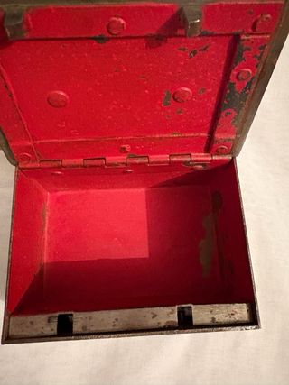 Caja de caudales antigua metálica, con llave