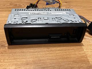 Radio Pioneer con altavoces Focal