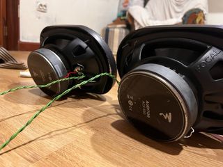 Radio Pioneer con altavoces Focal