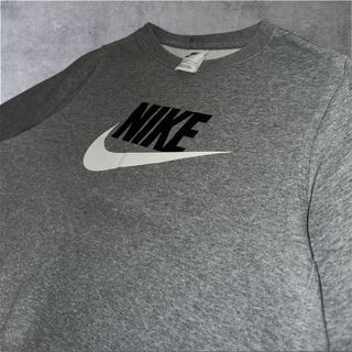 Nike sudadera gris con logo. Talla: 158cm/ 13 años