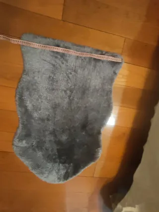 Alfombra gris oscuro de tela