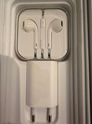 iPhone 11 Verde con Accesorios