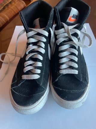 Zapatillas Nike Blazers 36.5  Negras y Blancas