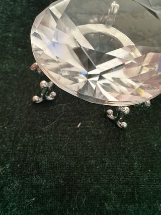 Diamante de Cristal con Soporte Plateado