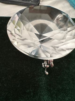 Diamante de Cristal con Soporte Plateado