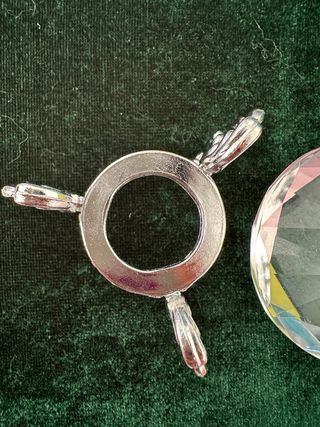 Diamante de Cristal con Soporte Plateado