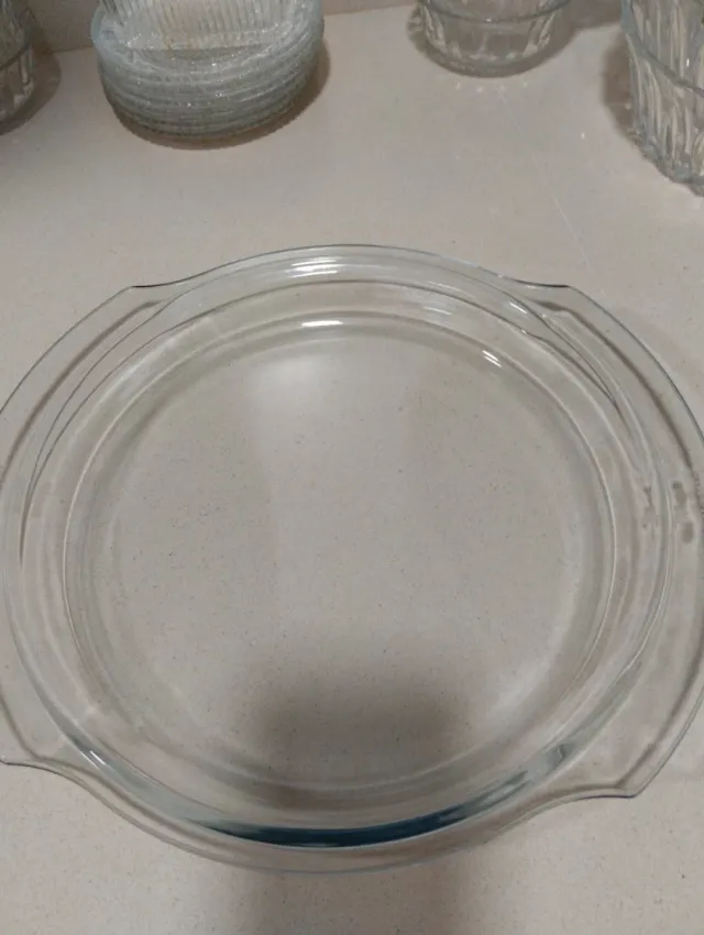 Fuente de cristal con tapa