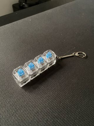 Mini Teclado Mecánico RGB – Juguete Llavero Gamer